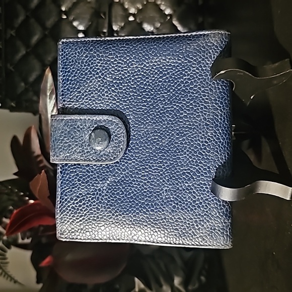 Authentic Chanel CC Logo Caviar Skin Leather Wallet - Picture 3 of 12